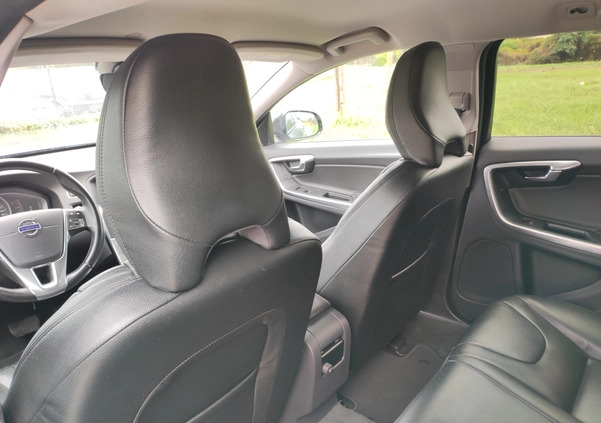 Volvo V60 Cross Country cena 69900 przebieg: 191000, rok produkcji 2017 z Płock małe 254